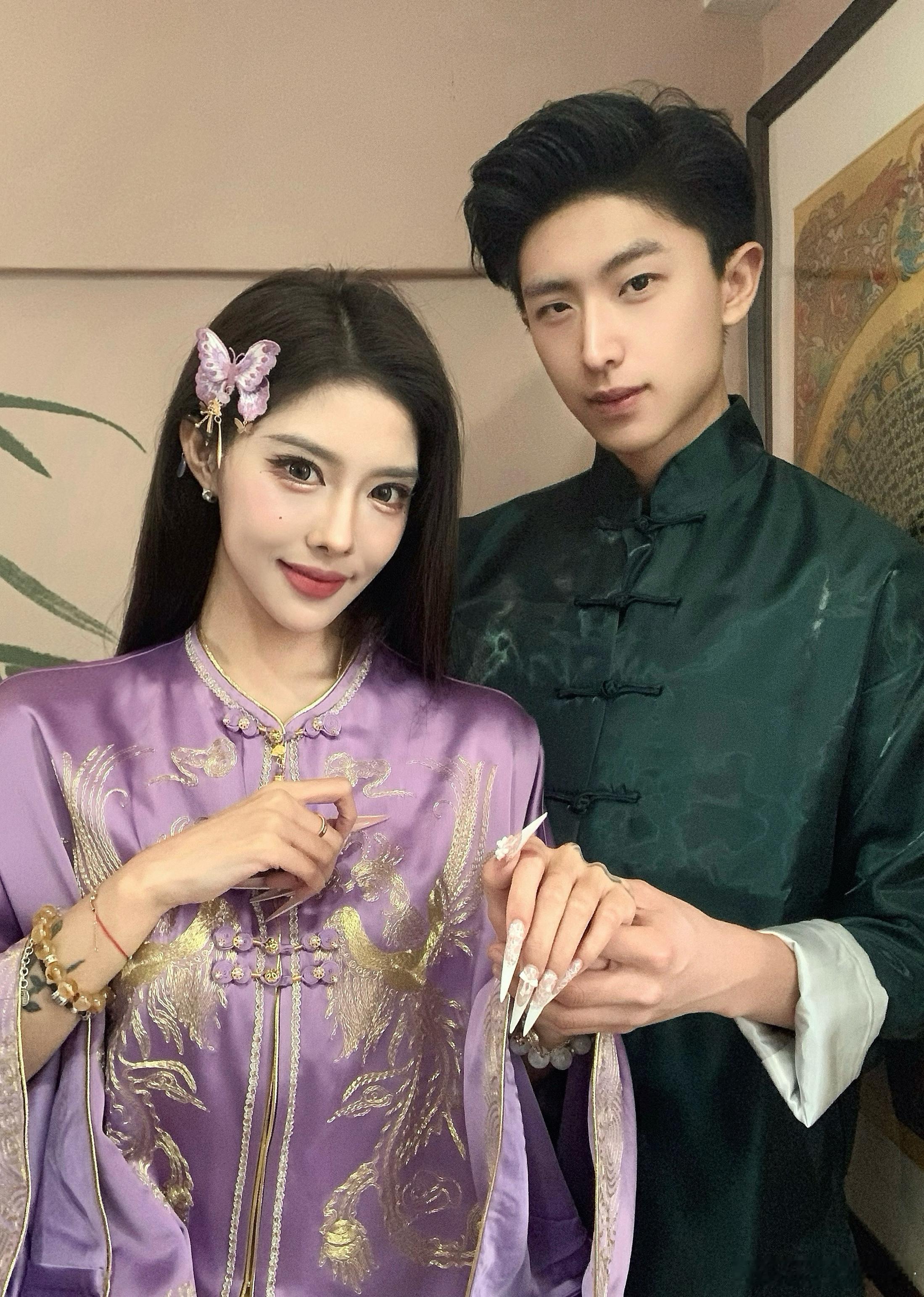 就这样平平淡淡的紧紧缠绕 