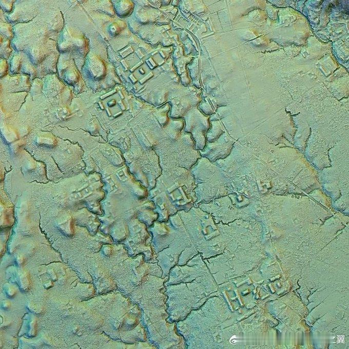 激光雷达扫描揭示了亚马逊雨林中的古代建筑结构。乌帕诺山谷遗址距今已有 2500 