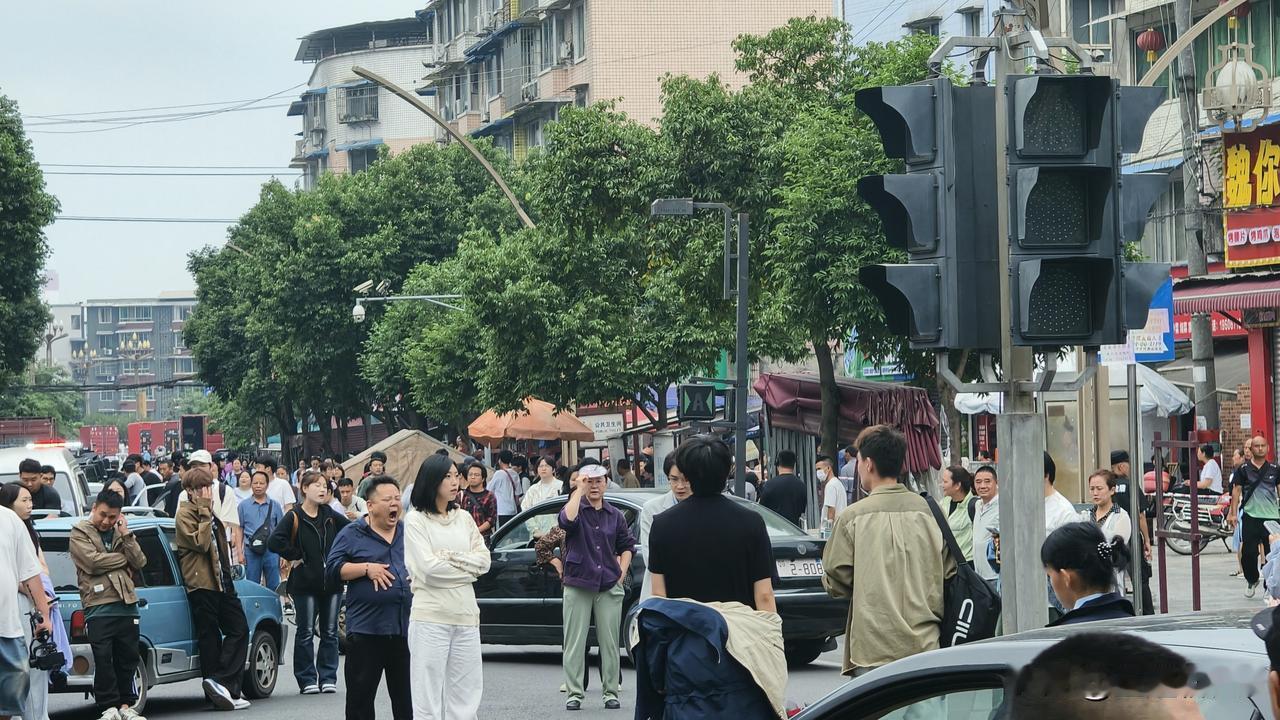 五通桥钟楼街开拍电影了！