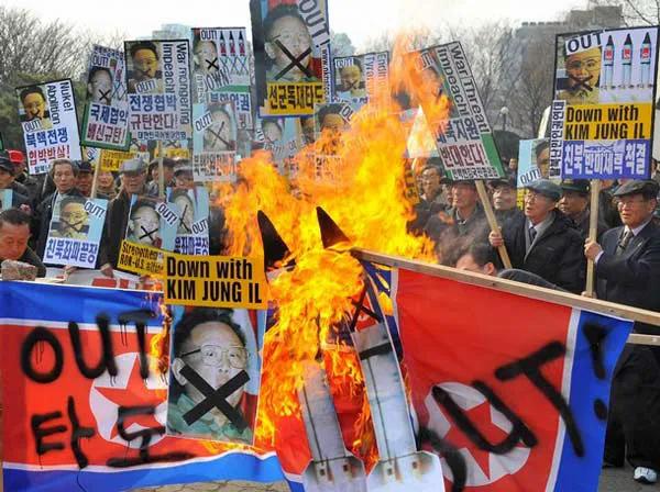 太震撼了！韩国首尔街头竟然掀起了 25 万人的怒潮！那场面，简直比过年还要热闹非