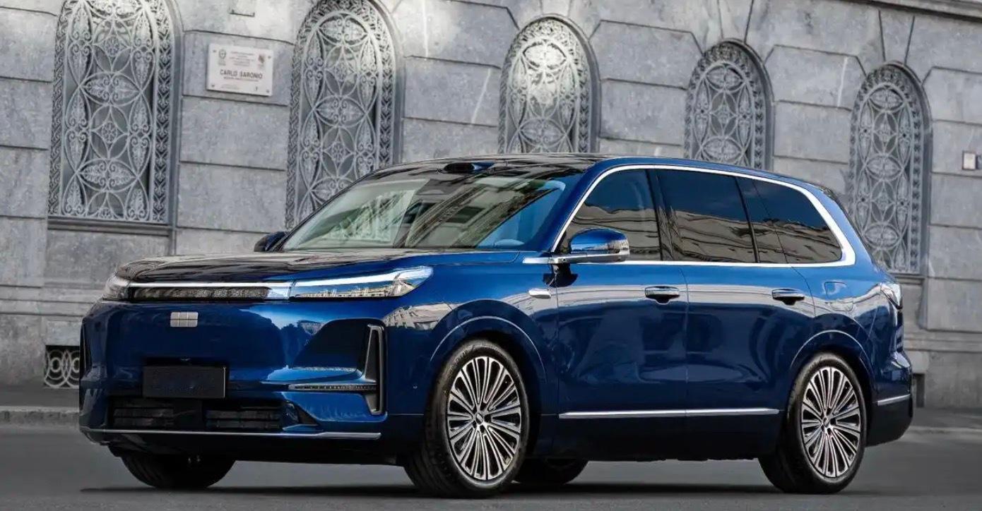 吉利银河M9全球首发。新车基于GEA Evo原生架构打造，定位大六座旗舰SUV。