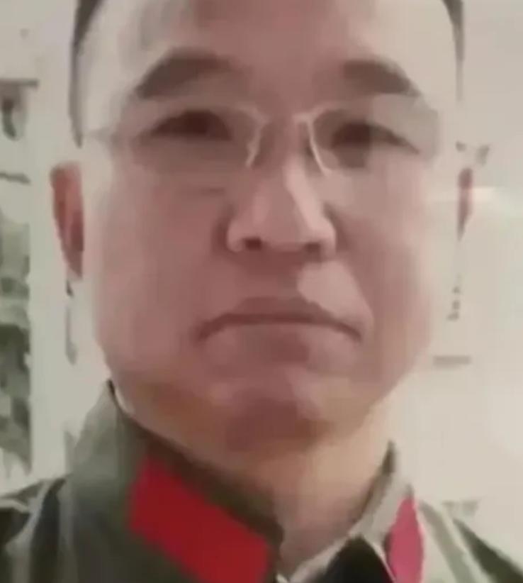 1984年战士"牺牲"送葬，棺材竟然掉两次！护士郑英掀开袋子的瞬间，吓出一身冷汗