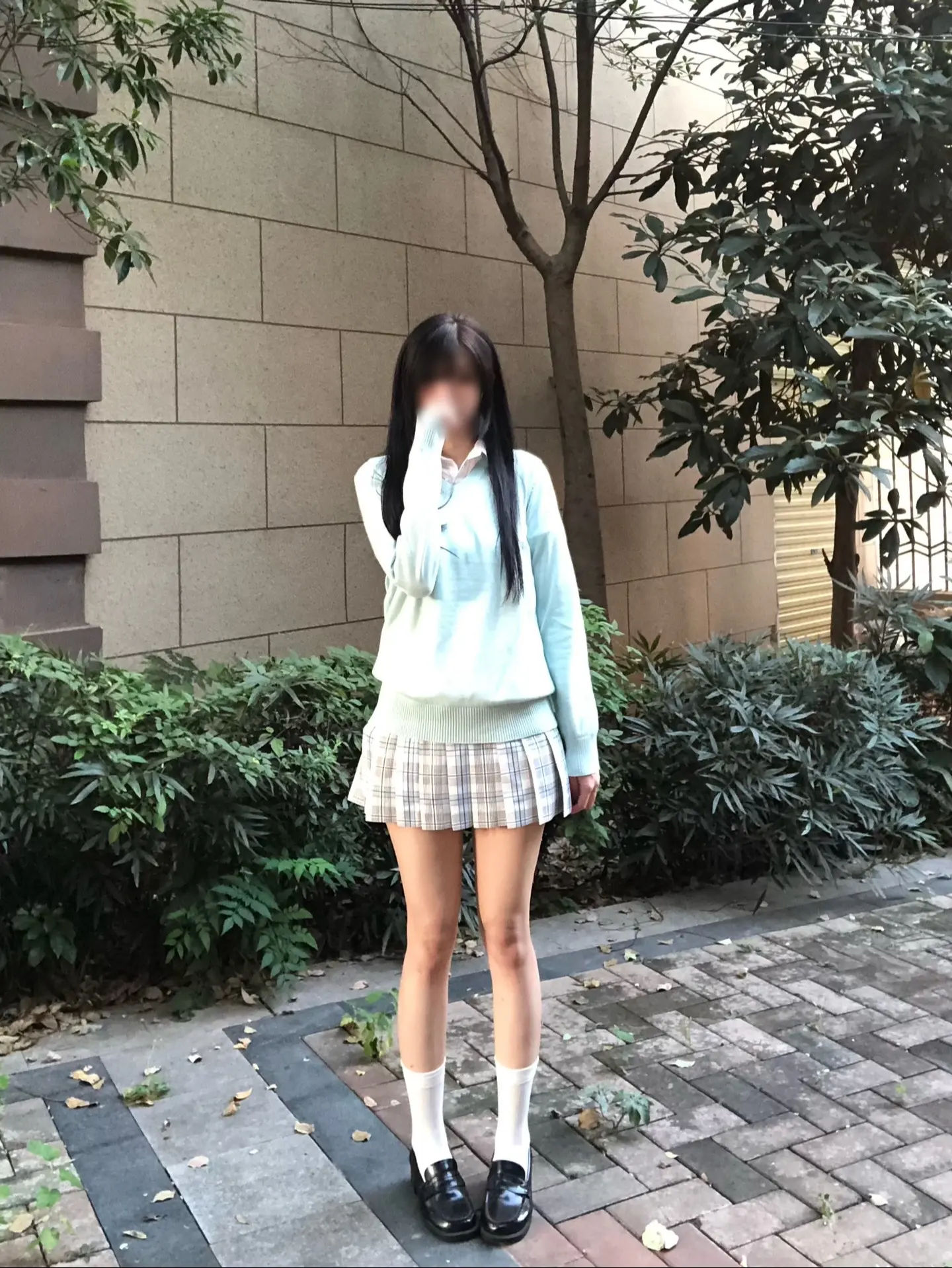 活的还不如一只蟑螂 至少蟑螂还有妹子愿意为它尖叫