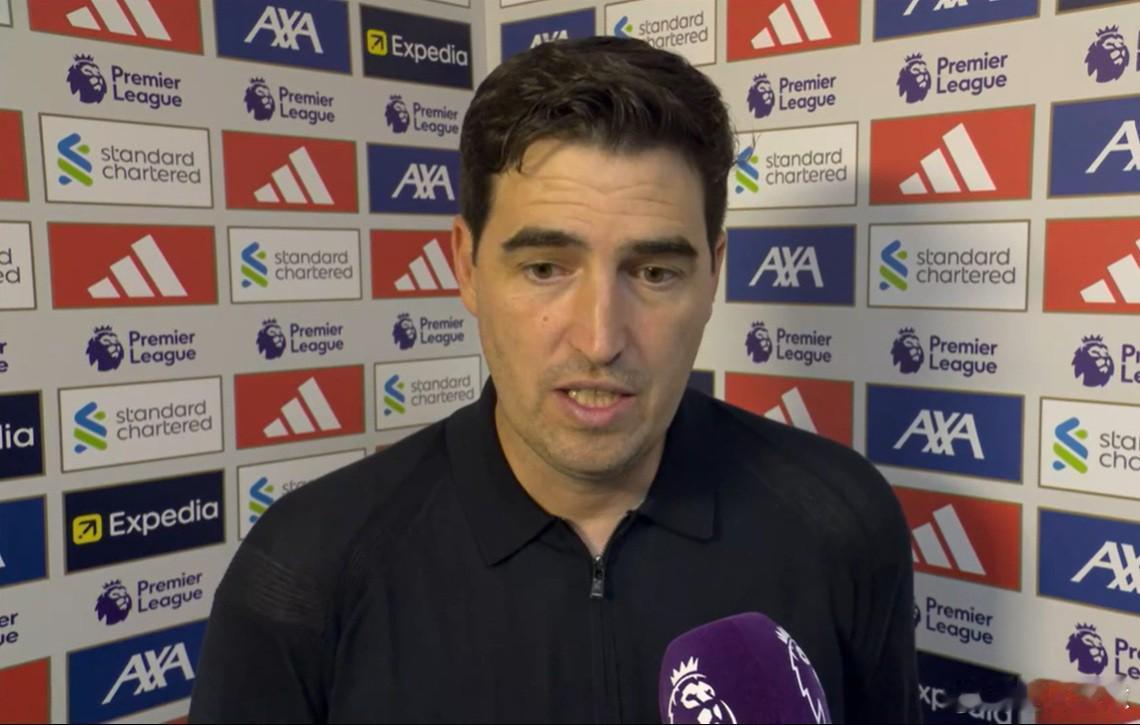 伯恩茅斯主帅伊劳拉回应塞梅尼奥转会传闻：球员全心投入 球队盼全力留人在对阵布伦特