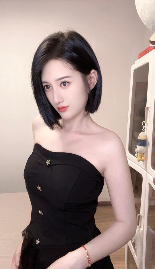 剪了短发不敢发朋友圈 发试试
