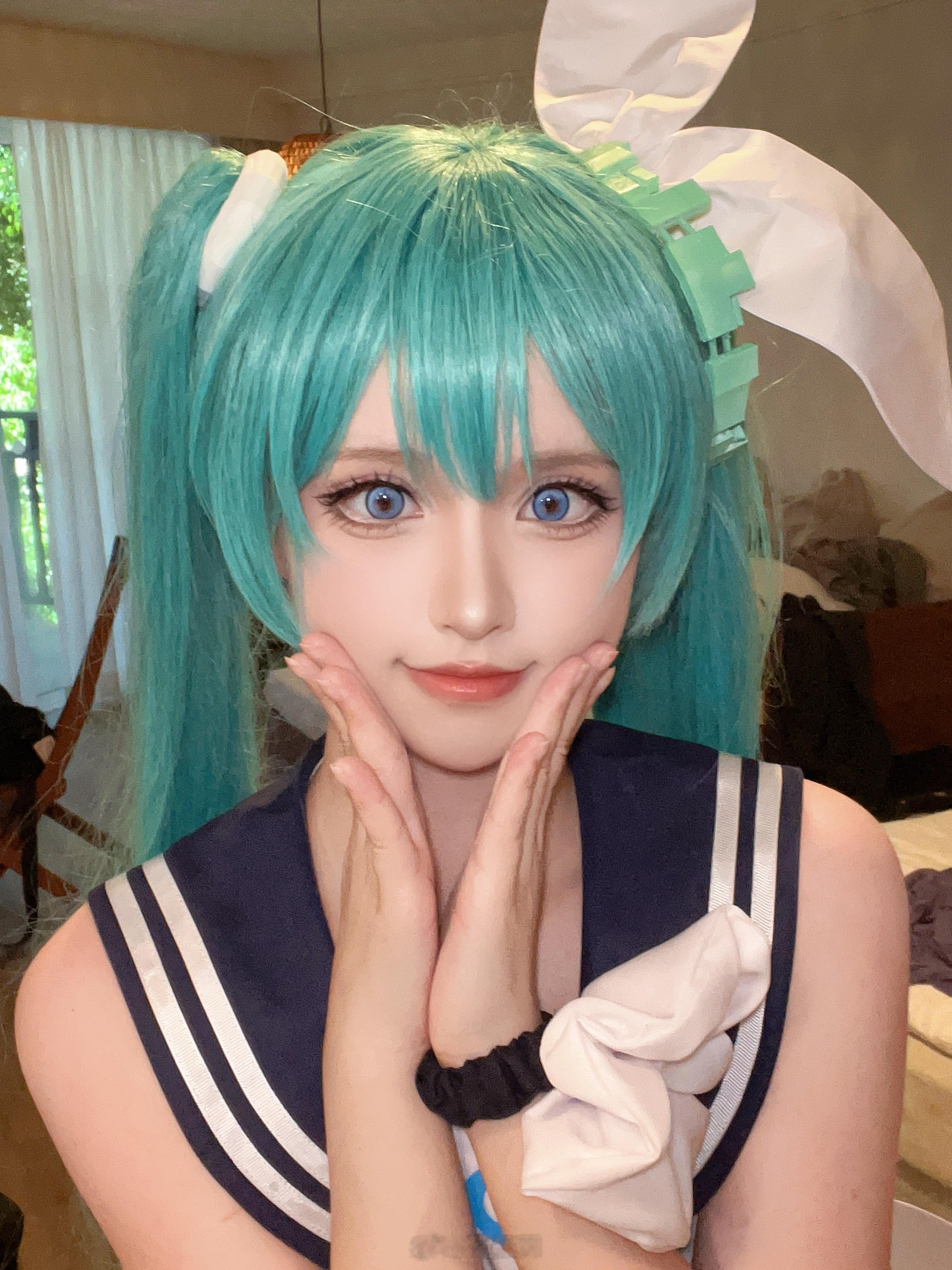 #蔚蓝档案[超话]##cosplay[超话]# 跟初音未来联动的游戏都是好游戏，