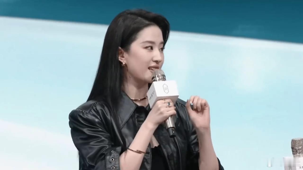 智界这波太成功了[666]车好代言人也美，我也想和神仙姐姐成为车友[皱眉]刘亦菲