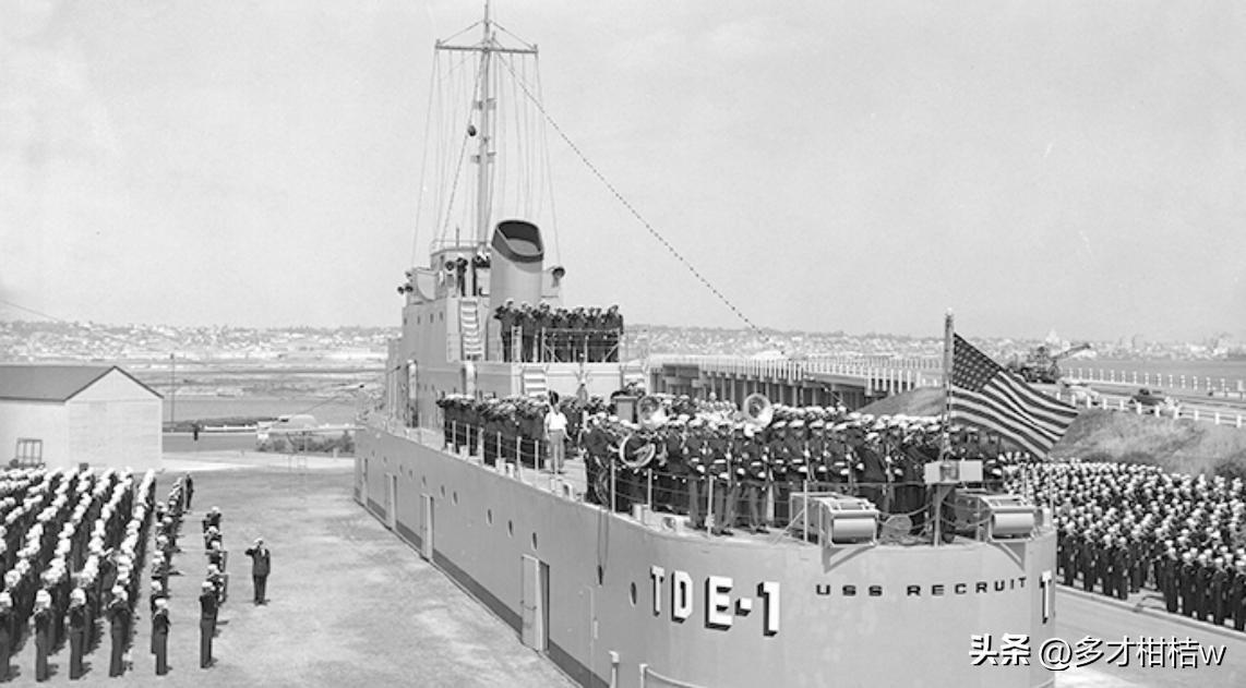 2917年5月，花旗国为了招募、训练海军新兵，在纽约曼哈顿建造了一艘长61米、宽