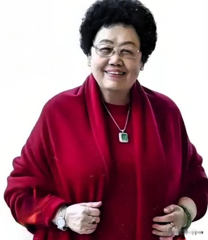 前两天，4月5号身家千亿的富婆陈丽华去世了，官方给出的原因是因病去逝，至于什么病