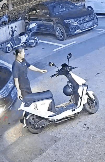 第一个我忍住不笑，第二个我也忍了，第三个真的忍不住了！[捂脸]