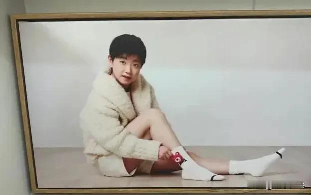 莎头组合又添新代言
可口可乐之后，孙颖莎和王楚钦又有新代言了，两小只的拍摄松弛又