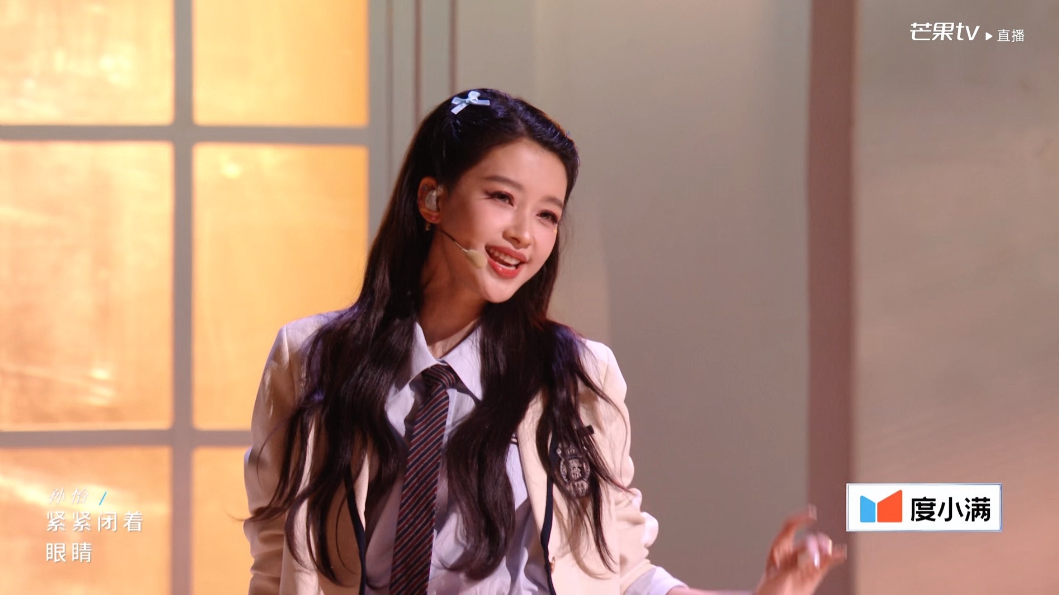 阚清子一把抱住孙怡一打开浪姐后台直拍画面就看到阚清子一把抱住孙怡给亲亲组加油，看