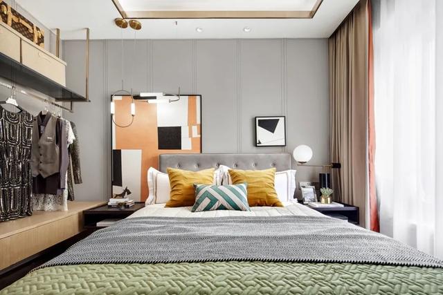 130㎡现代轻奢，大理石与金属质感，加上橙色的软装，华丽高档