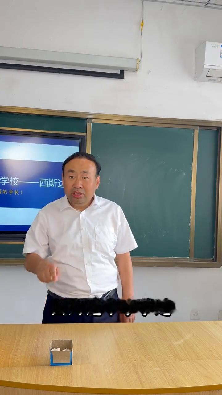 小升初是上名校的起点。
每年这个时间节点很多家长都会焦虑，因为这个季节是小升初，