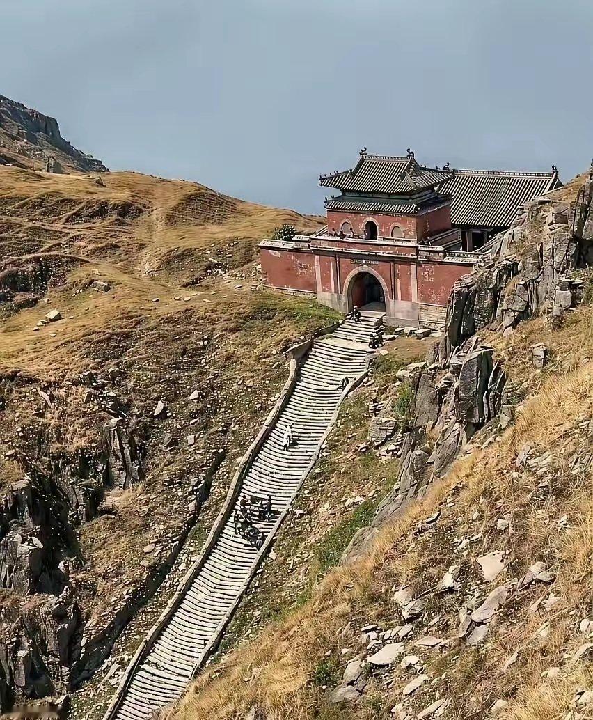 柴米油盐酱醋茶可解释为何1934年的泰山（图1）是光秃秃的。在南方，尤其是山区，