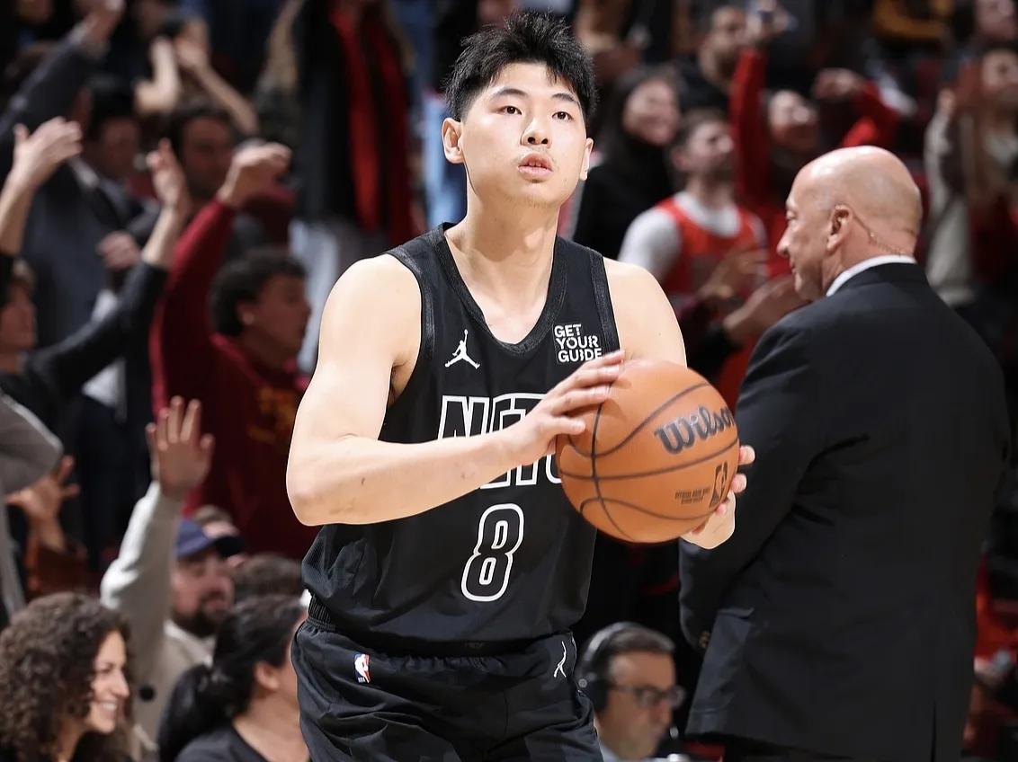 广州男篮摆烂重建，将球队基石崔永熙和焦泊乔送给广东男篮！

广州男篮在近几个赛季
