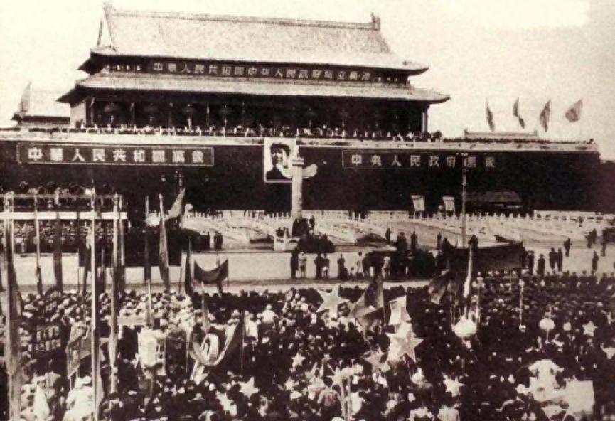 金门一役，总指挥连降3级调离28军，憾失少将军衔，6年后不一般
“1955年3月