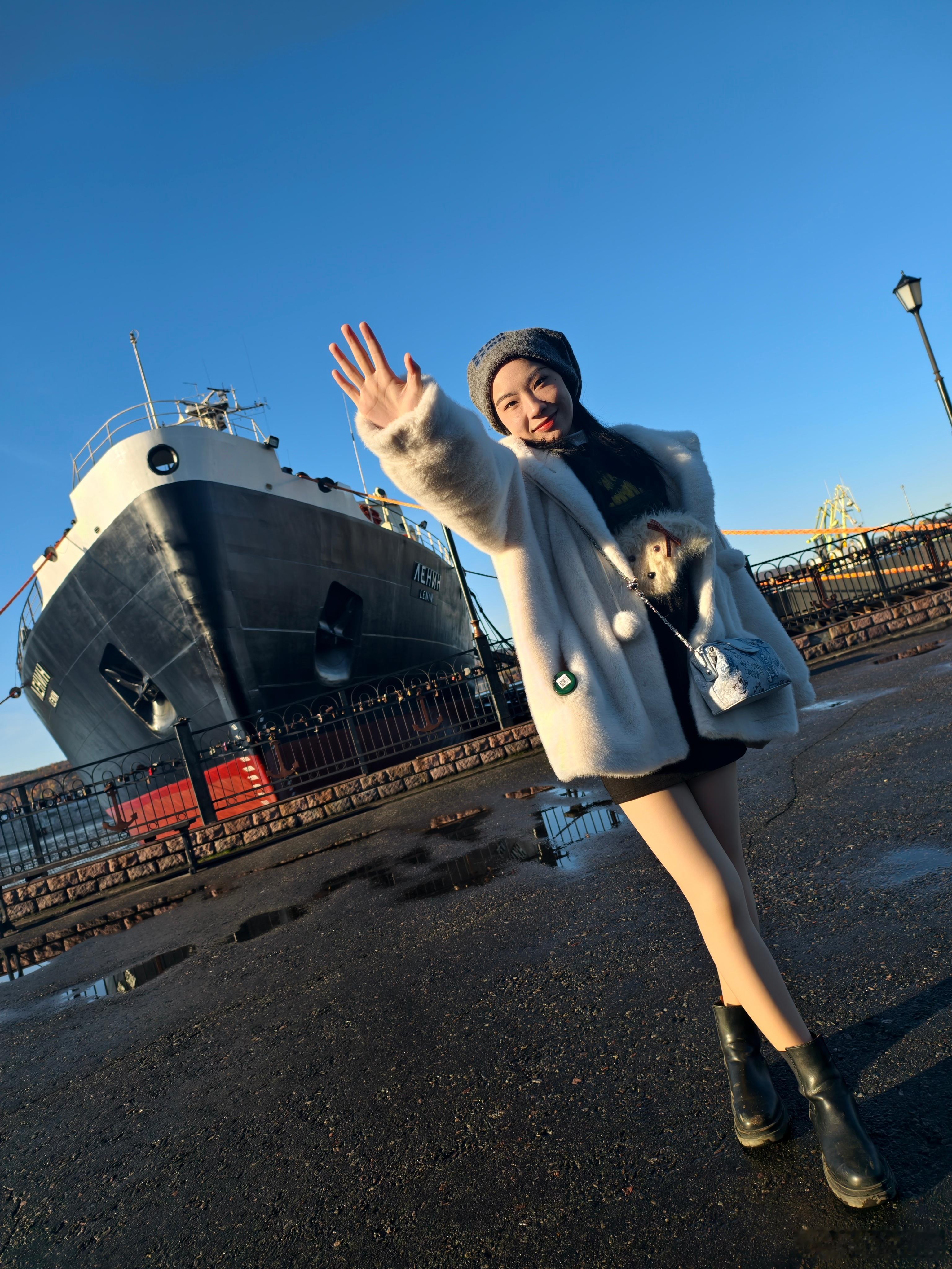 发明肉色秋裤的人你赢了不是和光腿神器一个样吗？ 有啥区别啊  很多人都喜欢穿啊 