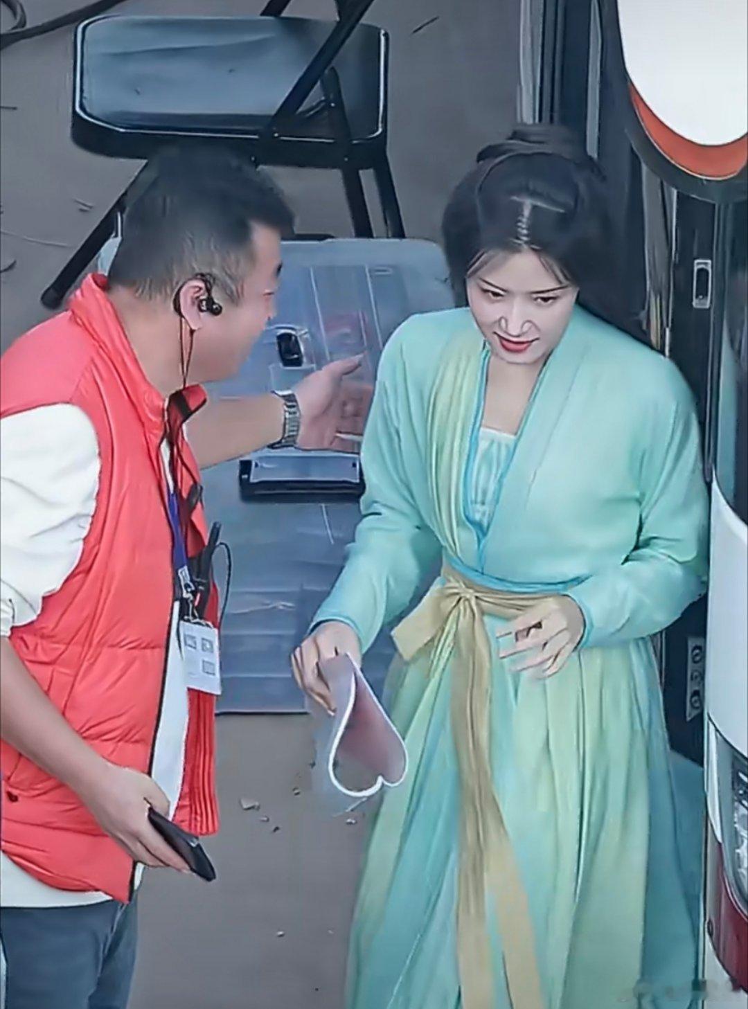 卢昱晓何不同舟渡首套造型卢昱晓何不同舟渡清冷感造型卢昱晓何不同舟渡首套造型，哇塞