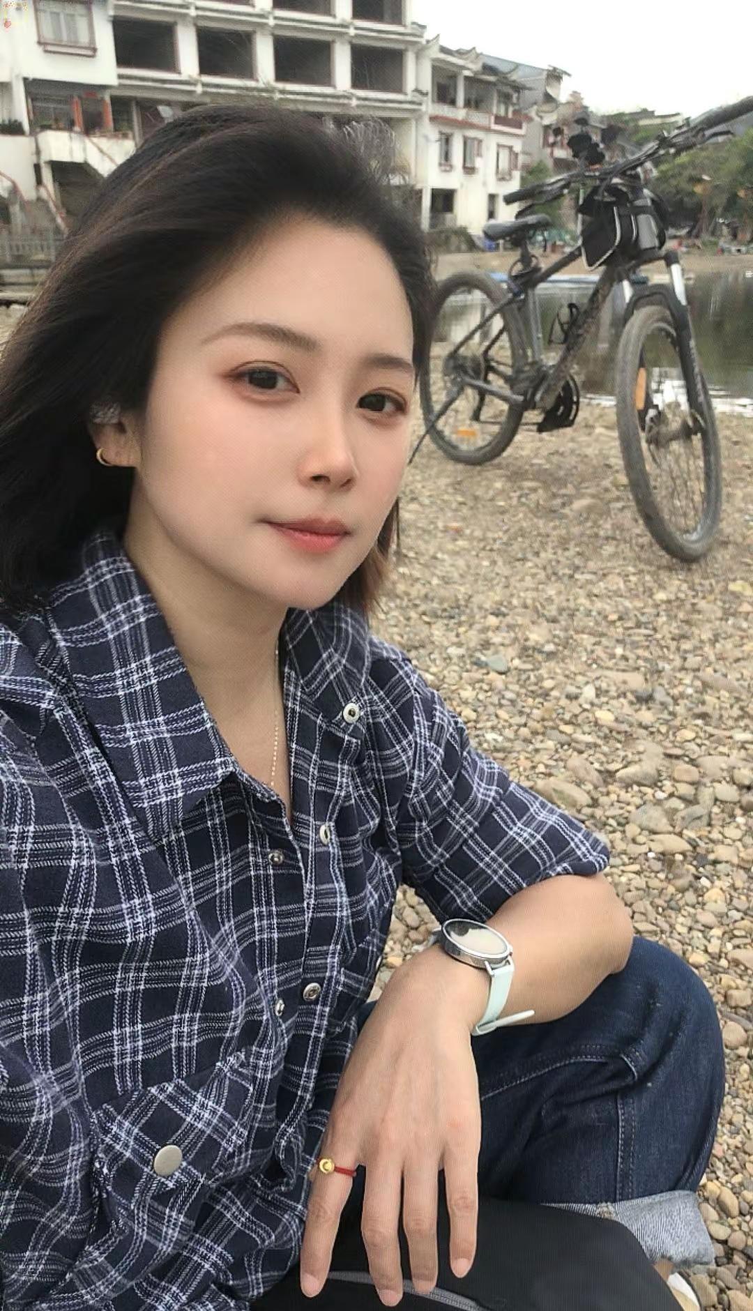 此时此刻，我感到万分的宁静和安详。虽然生活中有许多不如意的事情，但是只要来到这里