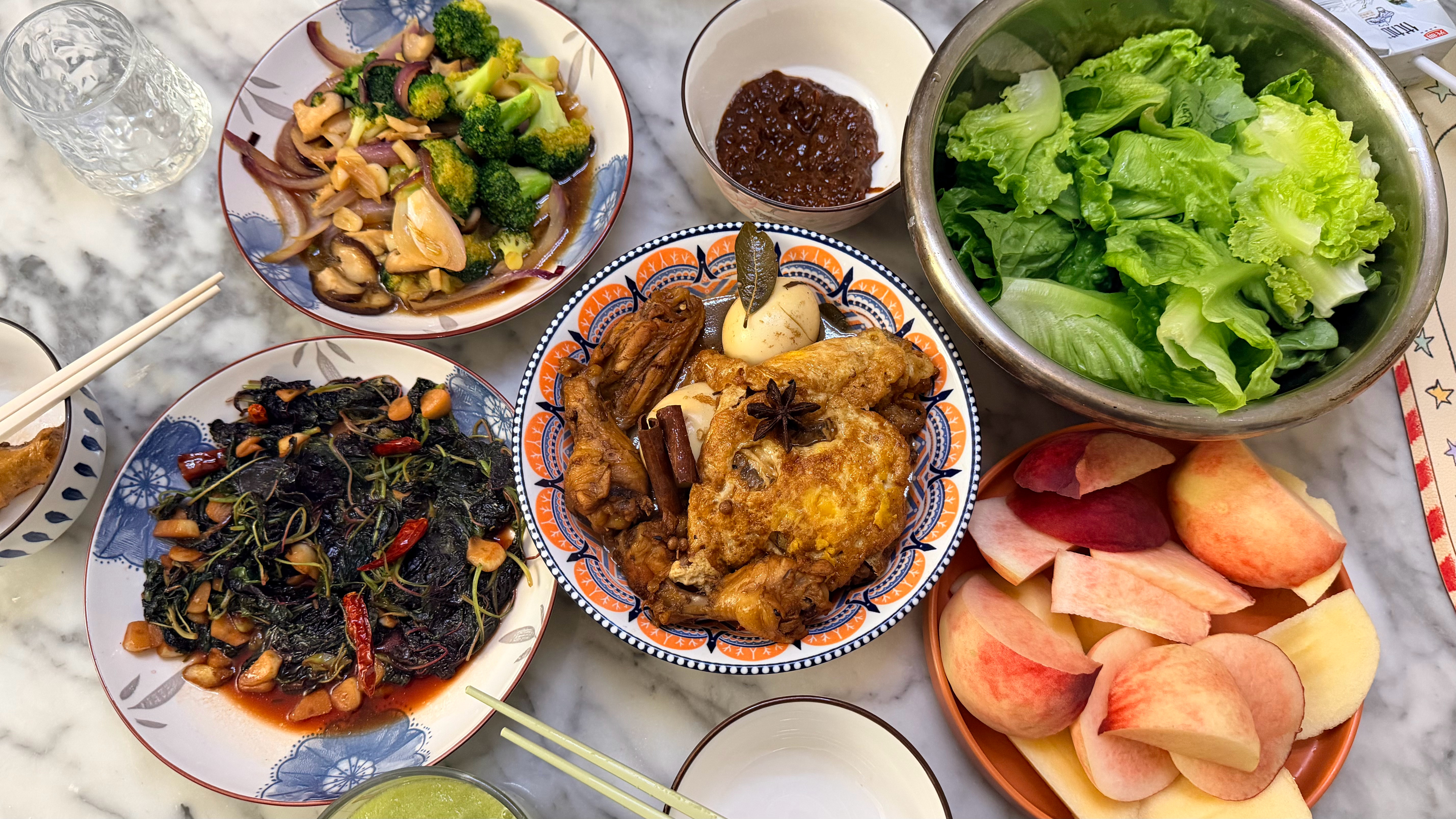 最近在认真当猪，很彻底很堕落，发了狠忘了情，做饭好吃出去也不踩雷。能啃馒头能吸溜