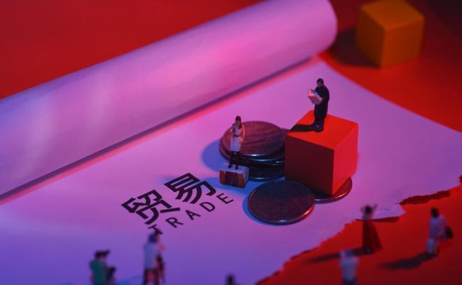 当白宫高调宣布允许英伟达向中国出口高性能H200芯片，本以为能换来一片叫好，结果