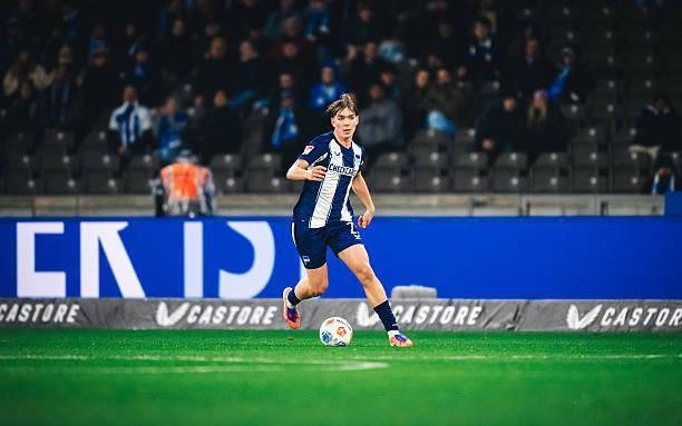 【兴趣】多特蒙德是争夺柏林赫塔16岁中场新星肯尼特-艾希霍恩六支俱乐部的其中之一