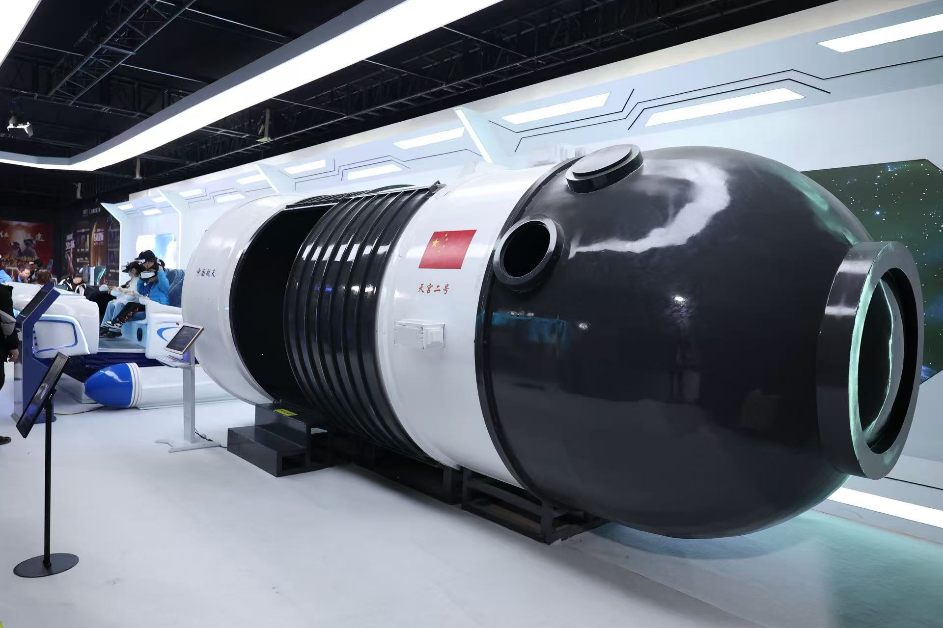 长春航空文化周英模故事催人奋进，航空梦想激荡人心。长春航空文化周以多样形式展现航