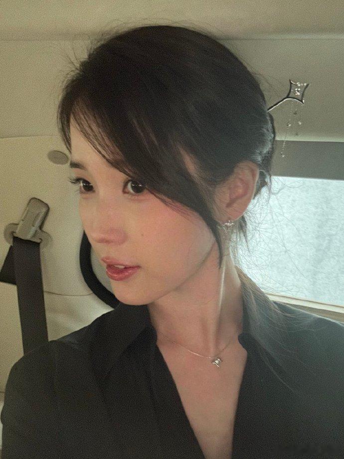 IU回应不再依赖姐姐算长大吗IU说粉丝在她眼里还是宝宝 网友问IU“不再依赖姐姐