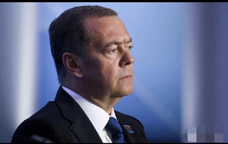 梅德韦杰夫：格陵兰或可加入俄罗斯，建议特朗普抓紧行动
 
1月12日，俄罗斯安全