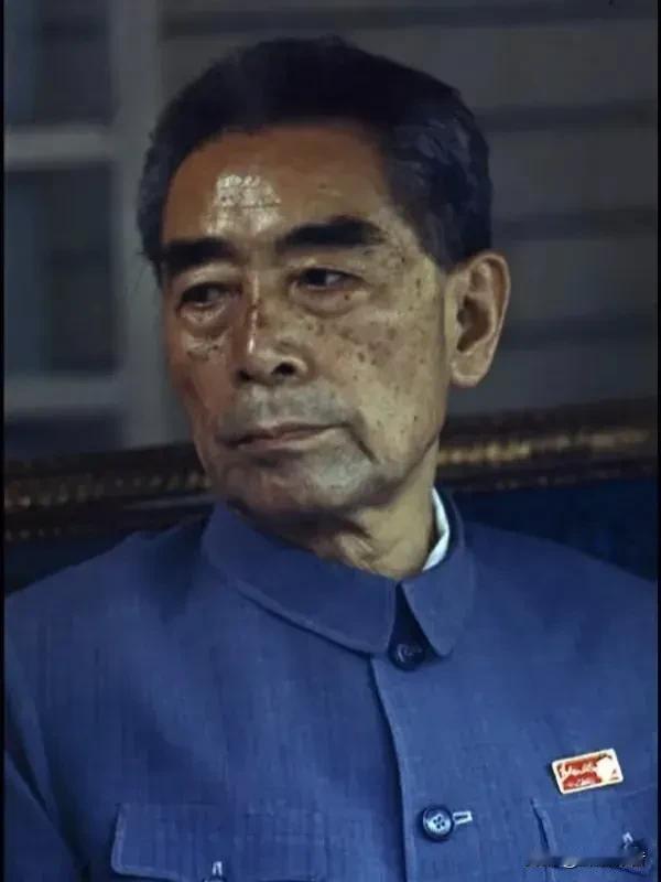 🌺🙏敬爱的周总理，我们带着崇敬与思念，向您敬献这束花。您用七十八年的生命，诠