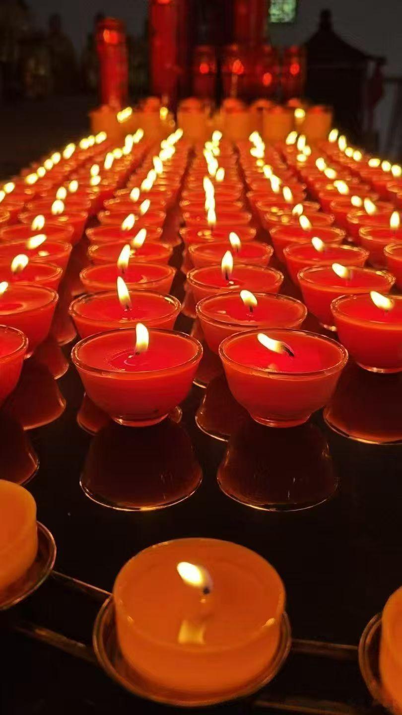 秋风送爽，菊酒飘香。这个重阳，别忘了点亮心中的思念。无论身在何方，一句告慰、一份