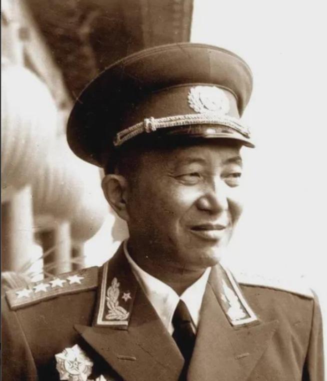 1954年毛主席在杭州视察时，罗瑞卿为何紧张不安四小时？毛主席一句话让他释然
1