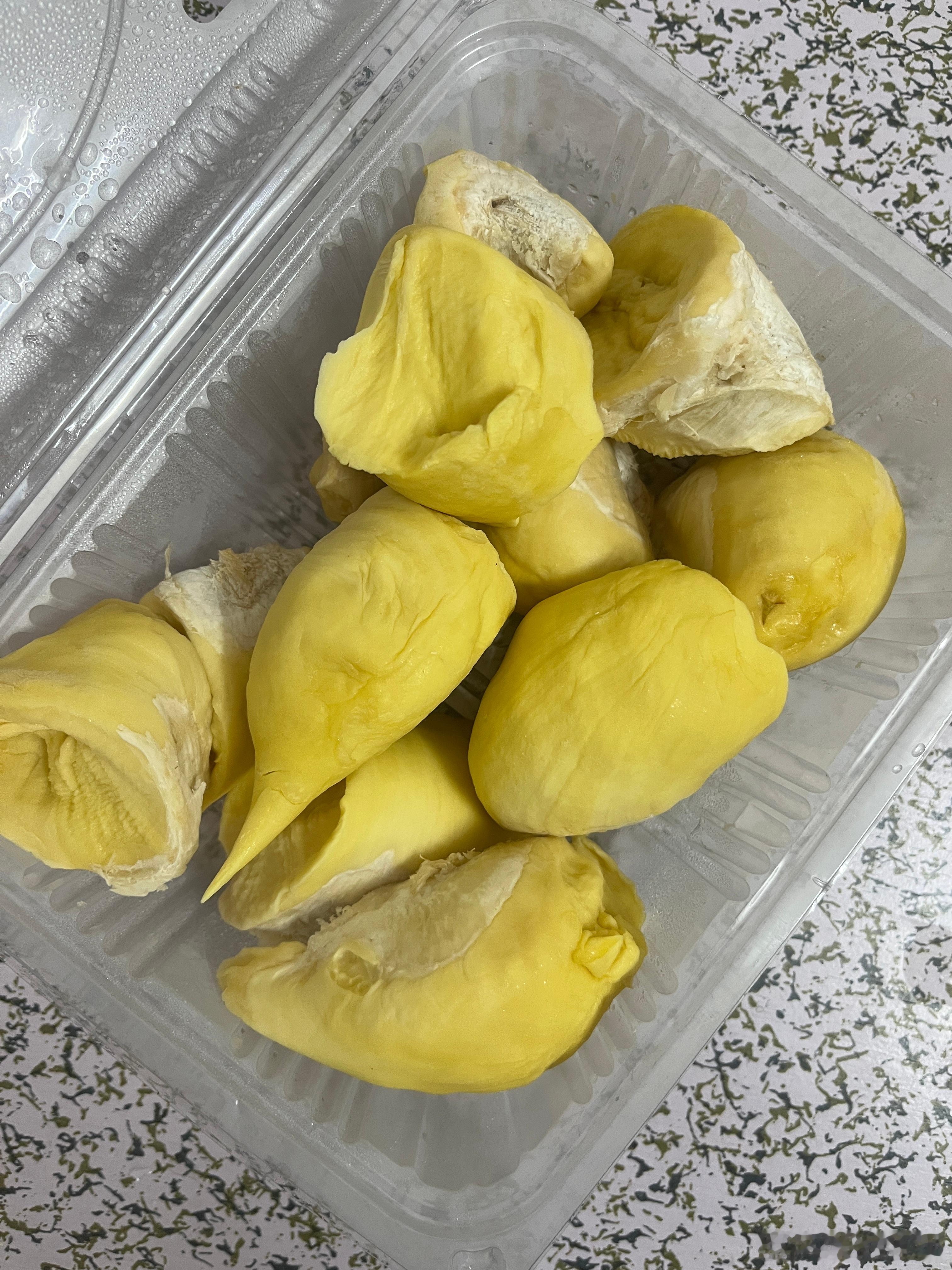 冻过之后更好吃，还是自己挑的好，上次细狗买的太熟。张柏芝真的把大儿子教得很好