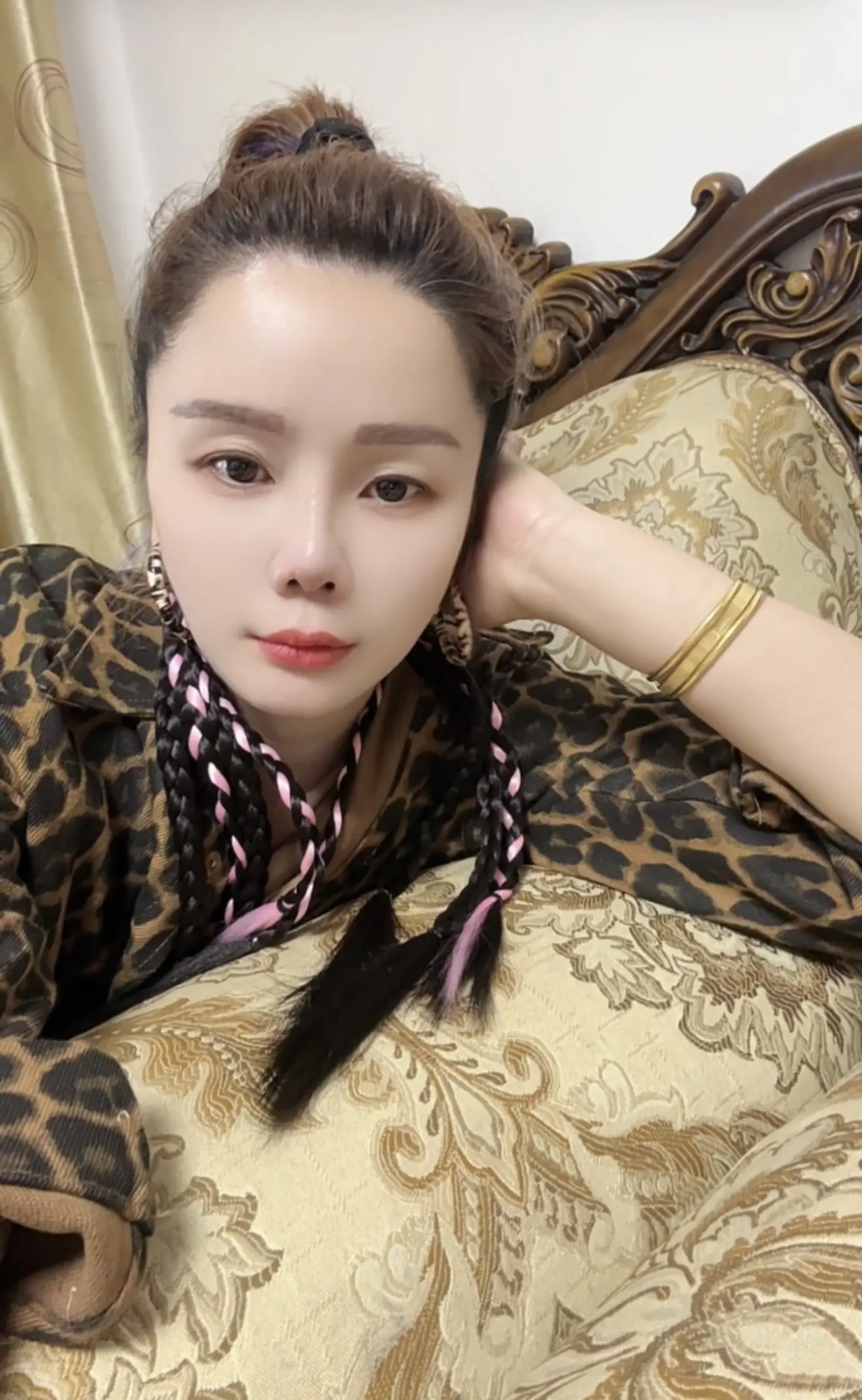 养儿子有啥用，养的就是白眼狼，从小到大把一生经历都撒给了他，现在我们都...