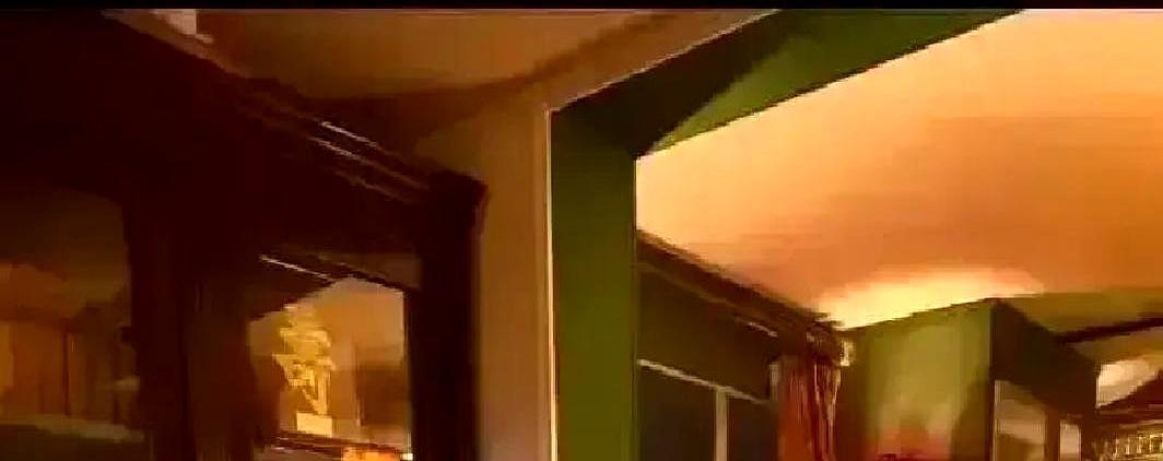 两亿豪宅里，王菲瘫成沙发土豆
 
她穿着两万三的睡衣，却连鞋都不换，直接倒进刘嘉