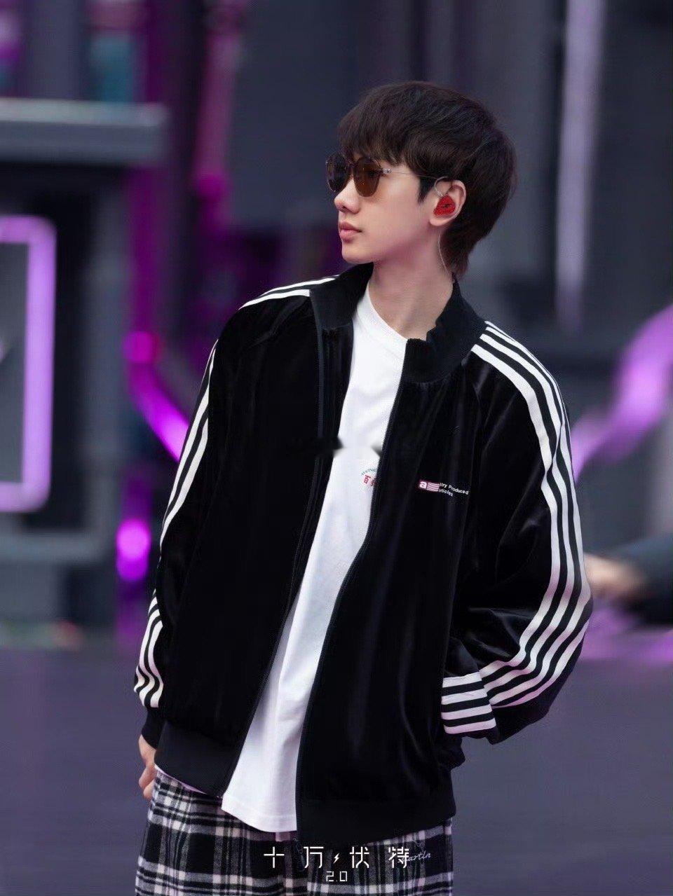 汪苏泷说罗曼城欢迎每一位朋友 汪苏泷的罗曼城不仅是演唱会，更是近两百万人共同的家