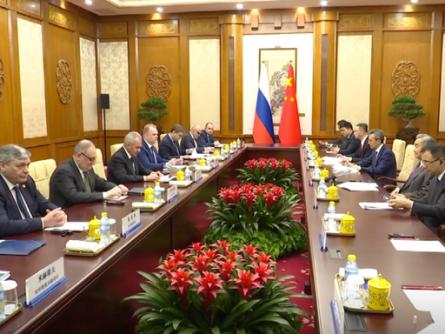 中俄完成战略对表，顺手敲打日本扩军图谋。

6月23日，三件事严丝合缝，中俄完成