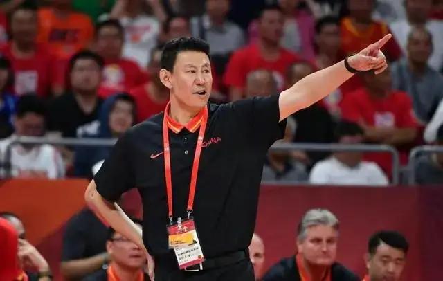 李楠复出了，三年就这样过去了。希望今晚CBA常规赛收官，不要有教练打假球吧！竞技