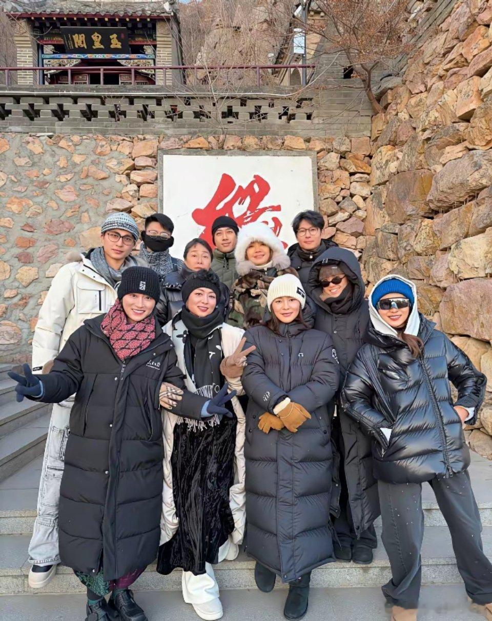 于正回应明星扎堆前往大孤山2月10日，于正发文称自己去了大孤山，他坦言，“我极喜