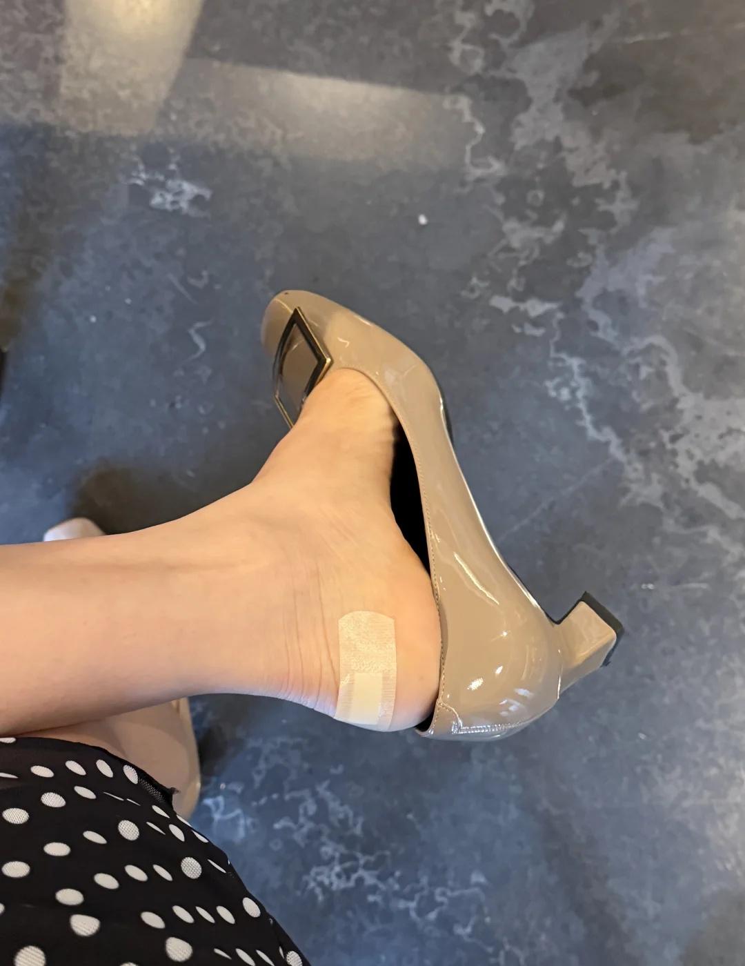 美丽刑具
不磨脚的鞋
漂亮的鞋子