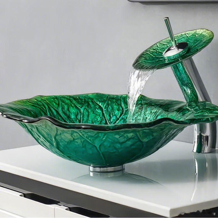 哪吒导演回应啃老三年  哪吒2票房逆跌  哪吒2权威剧透，看过的才会觉得是剧透[