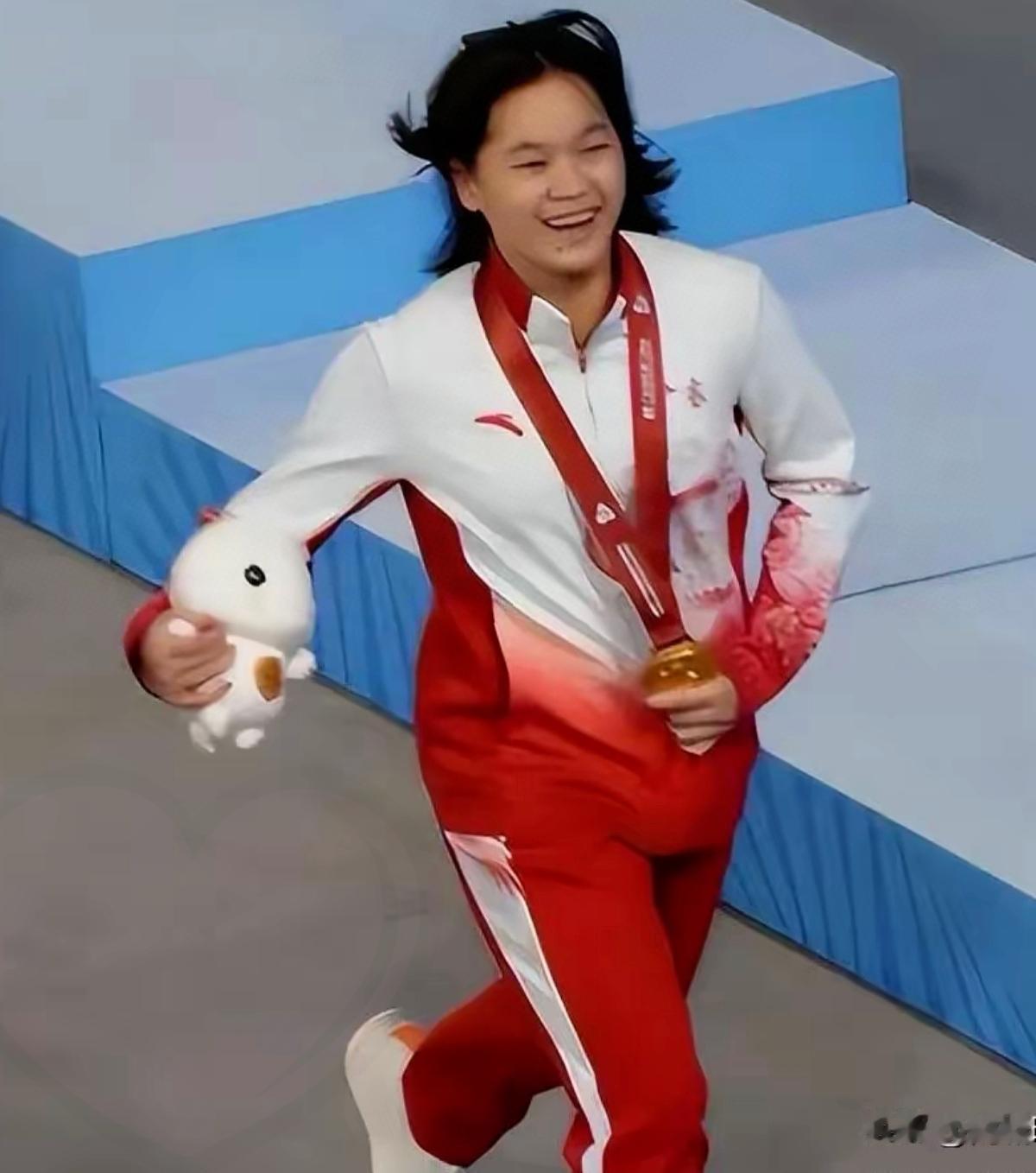 18岁全红婵捐4万遭恶评、盖房被追拍，某些人的恶意真的没底线！为国争光的姑娘，凭