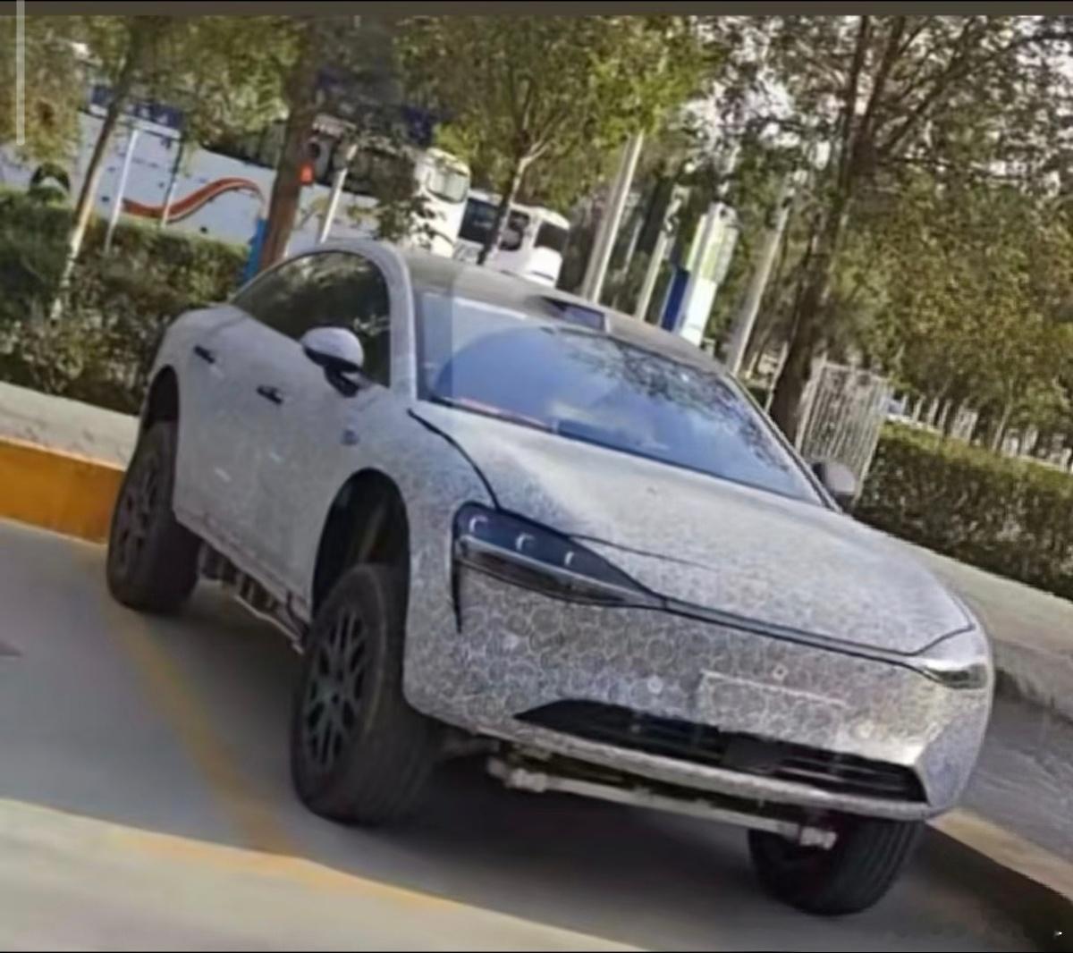 享界这骡车，我都看不出来你在测明年的「越野车」了[污]新能源汽车[超话]撩妹不如