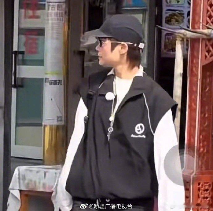 李宇春旅综首秀被赞靠谱向野的我们没有刻意抢镜头，但是关键时候永远在线，很难不被圈