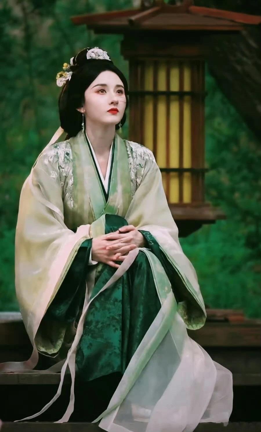 赵露思彭冠英合作的《恋人》这部戏已经有送审消息可查了，片方把24集改成了14集才