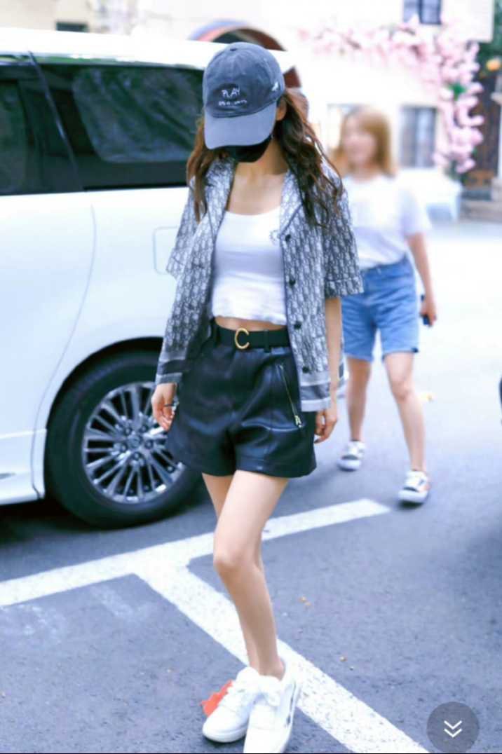 angelababy 杨颖 在银河交汇之间，淹没原点，是非你突然的出现，无限蔓延