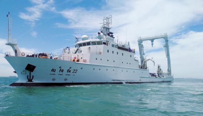 【钓鱼岛海域的中国科研船】

根据日本共同社的说法，在今年3至7月间，一艘中国科