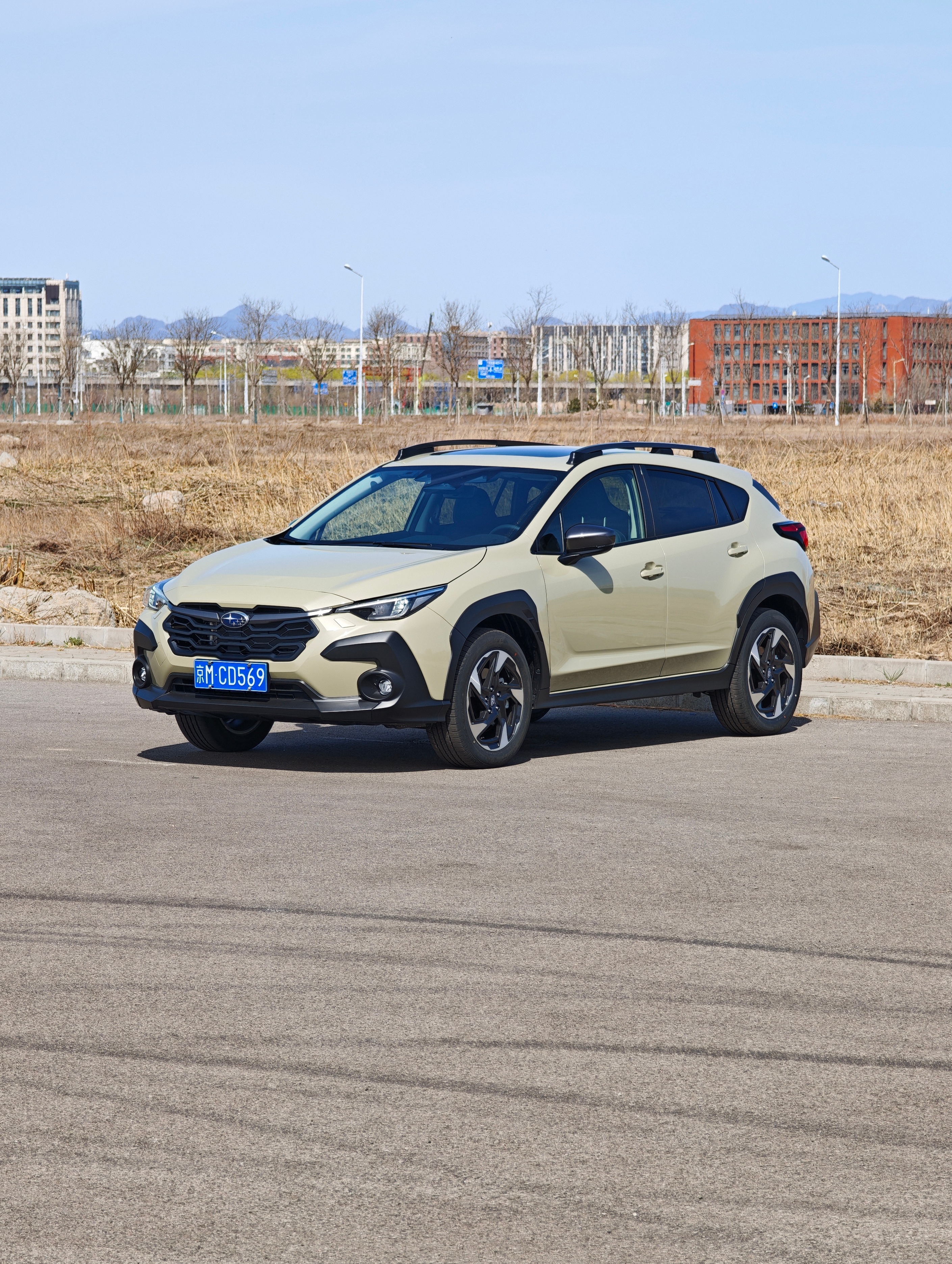 很久没开过斯巴鲁了，上次还是前两年的新BRZ拿了台新款旭豹感受一下，这也是我第一