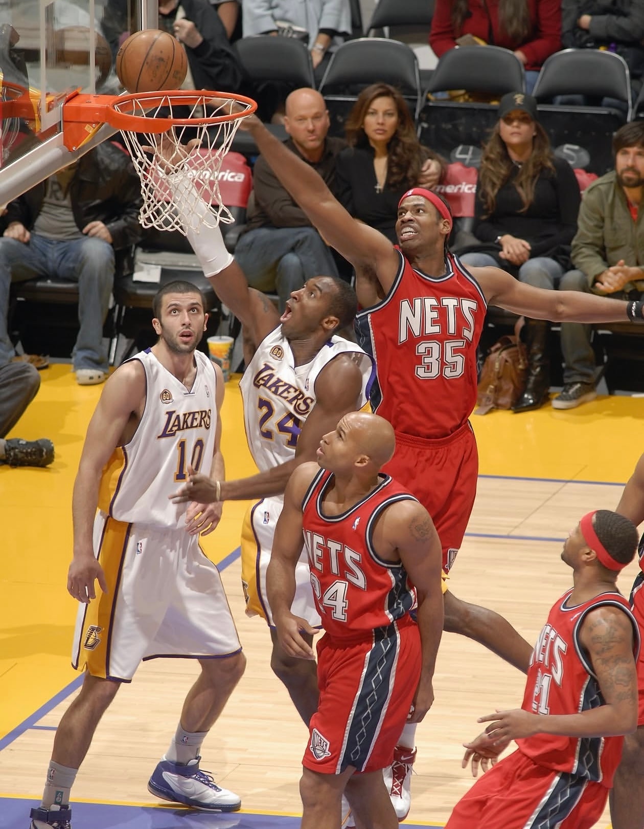 篮天下 篮网时期的Jason Collins，表现不俗。Images via l